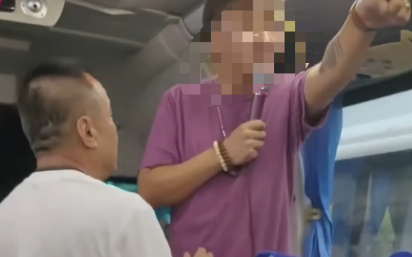 广州华鑫 “不消费就让你回不了中国！”在泰国威胁中国游客的黑导游已被捕|鱼眼·热点